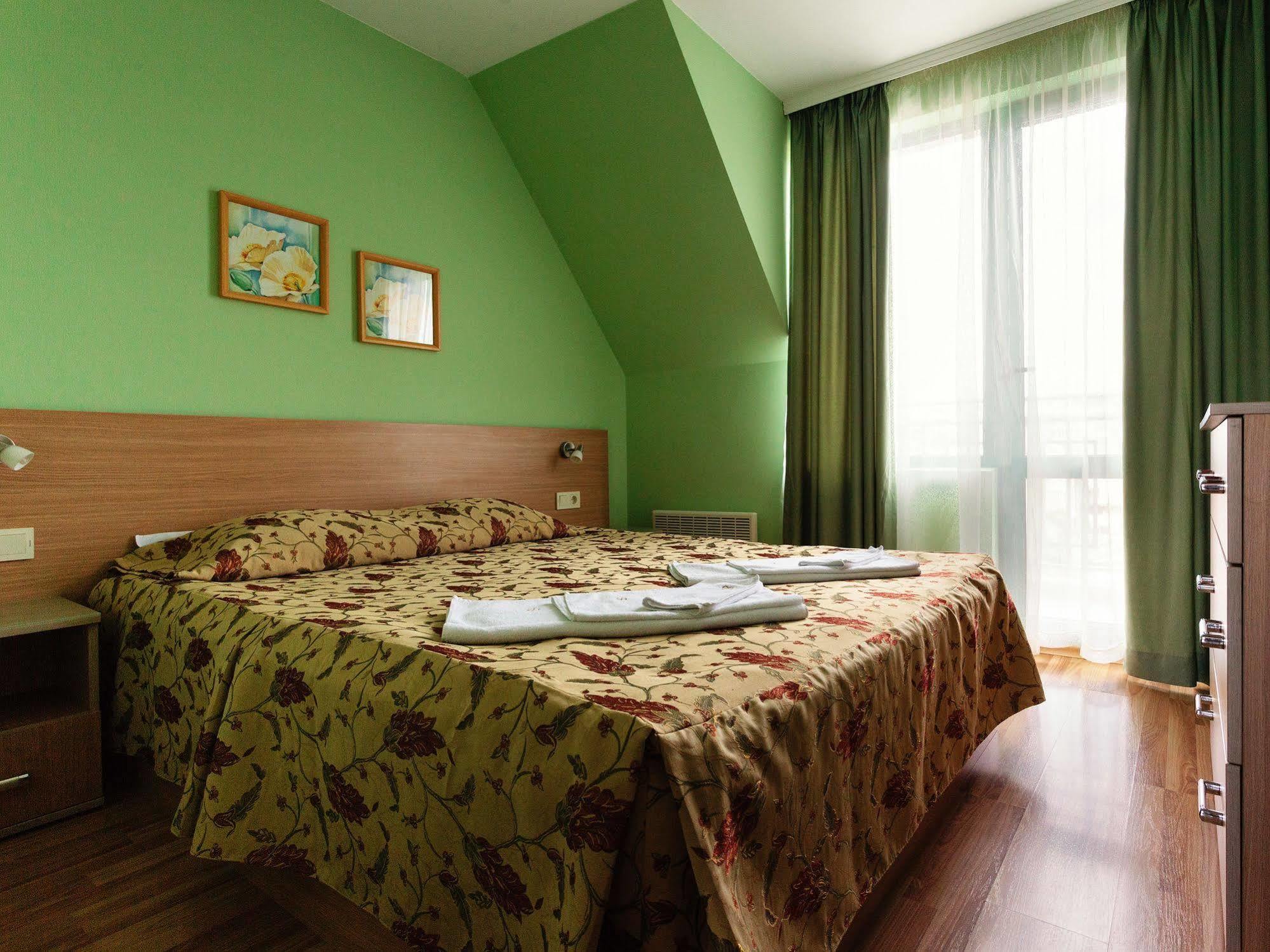 Bright House Aparthotel Plovdiv Esterno foto